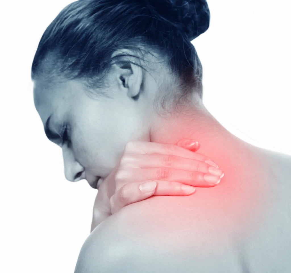 Inflammation i nacken innebär att vävnaderna svullnar, vilket orsakar smärta
